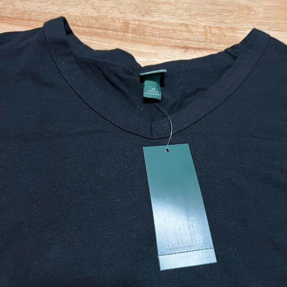 Wild Fable Women's Black Short Sleeve V-Neck Cropped T-Shirt - Size XS - NWT - Picture 3 of 7